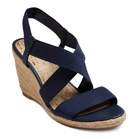 Womenâ€˜s Earline Wedge Sandals product details page